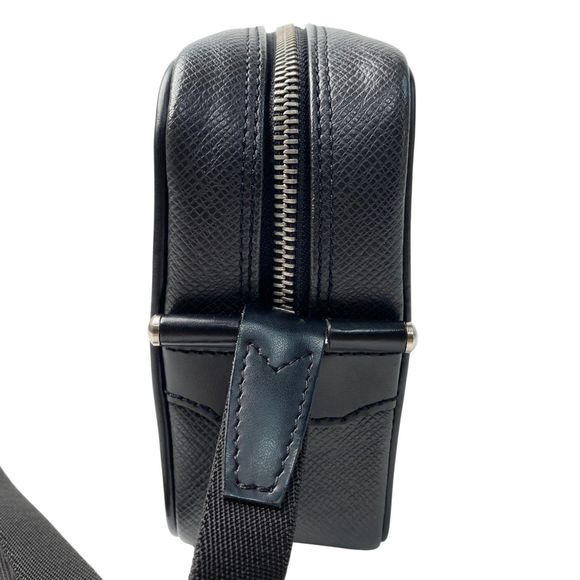 Louis Vuitton Men's Taiga Second Bag M30812 - Picture 5 of 10